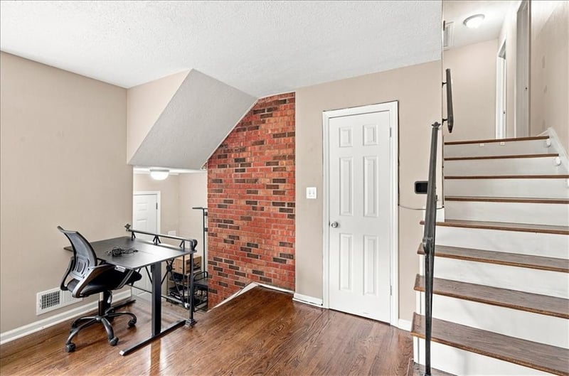 10001 Cambridge Ave, Kansas City, MO 64134