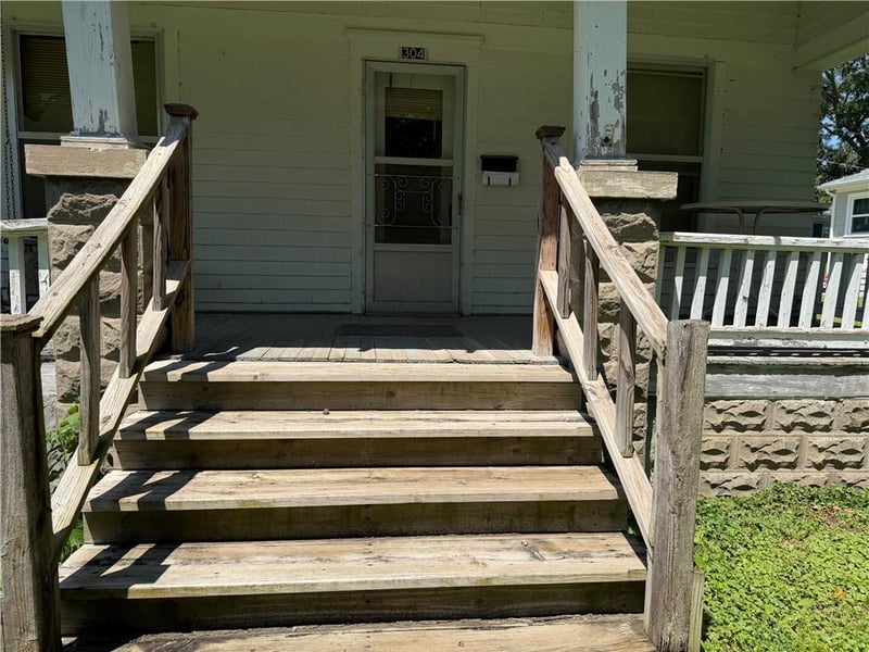 304 S Elm St, Sweet Springs, MO 65351