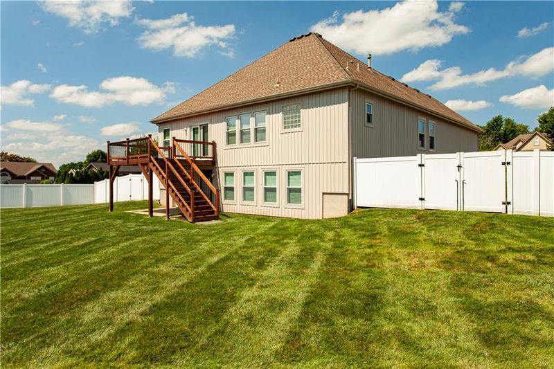 707 NW Baytree Cir, Grain Valley, MO 64029