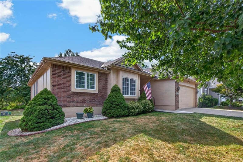 1915 Meadowlark Dr, Raymore, MO 64083