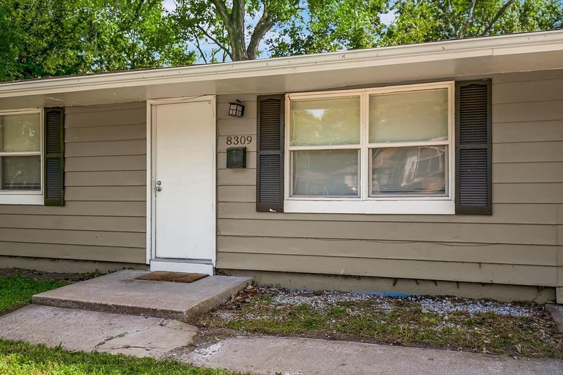 8309 E 93rd St, Kansas City, MO 64138