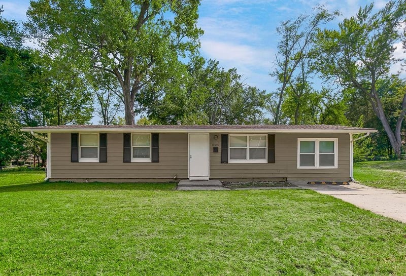 8309 E 93rd St, Kansas City, MO 64138