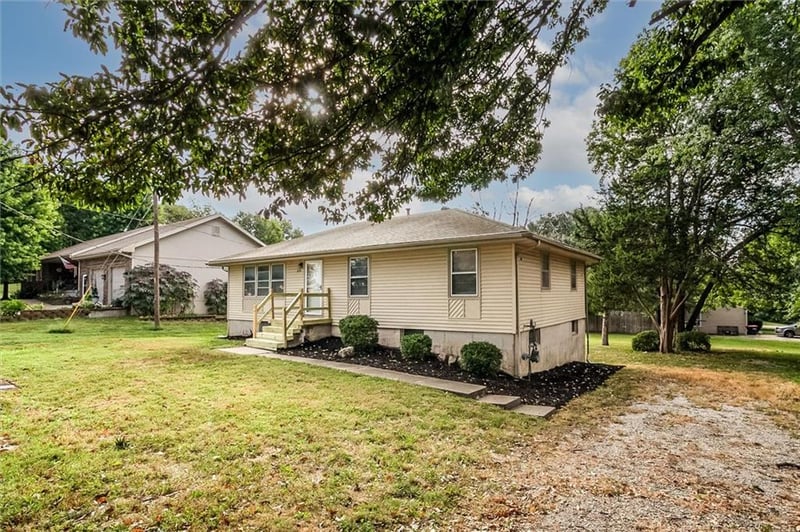 439 E Whittier St, Kansas City, MO 64119