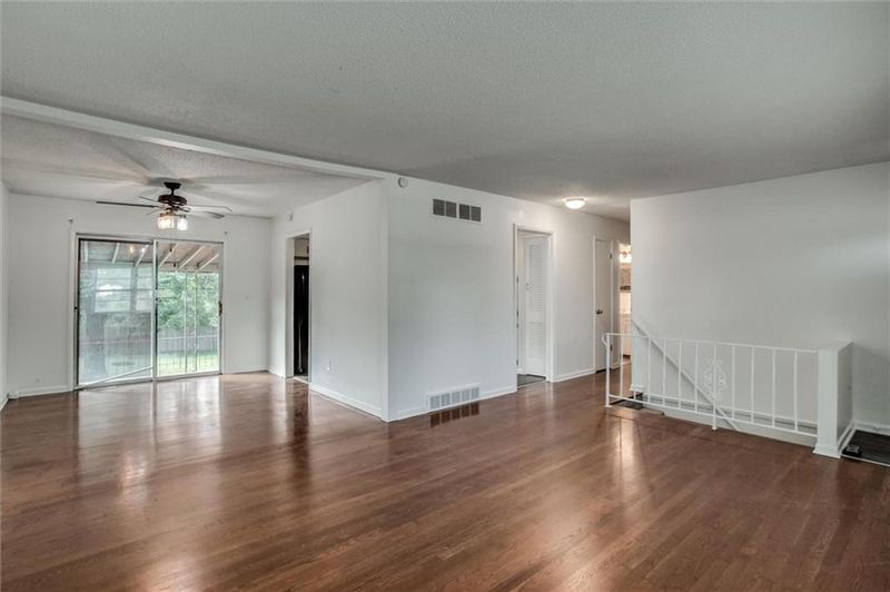 439 E Whittier St, Kansas City, MO 64119
