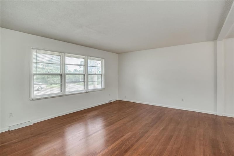 439 E Whittier St, Kansas City, MO 64119