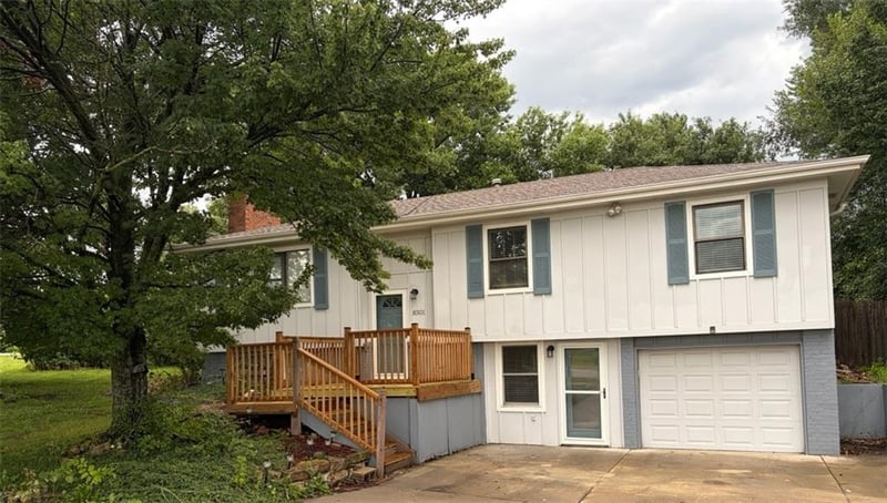 8301 Clare Rd, Lenexa, KS 66227