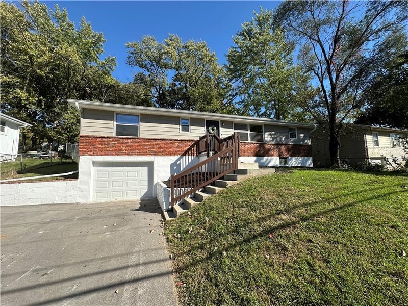 6303 N Broadway St, Kansas City, MO 64118