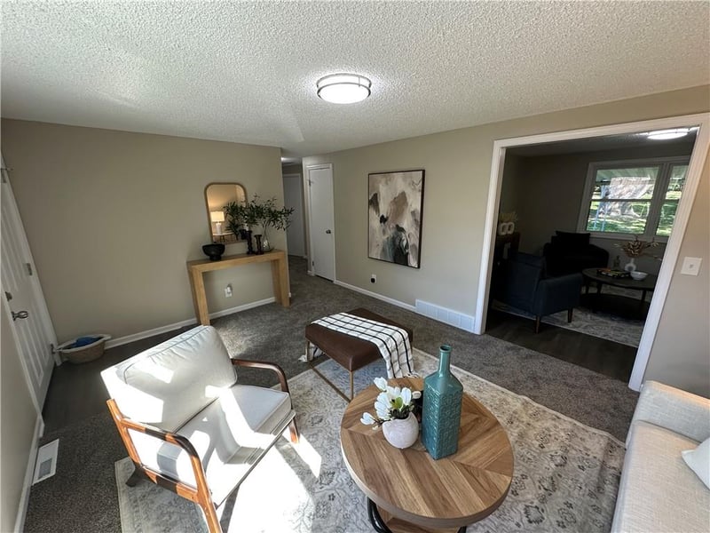 6303 N Broadway St, Kansas City, MO 64118