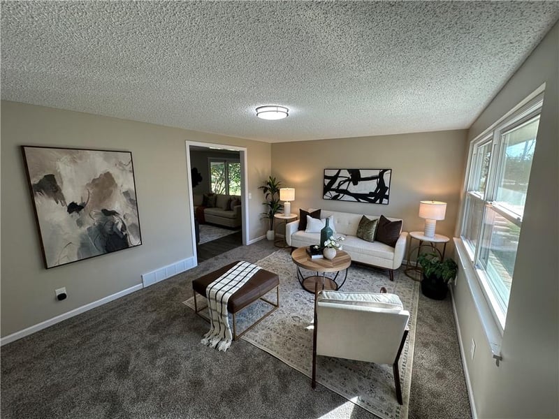 6303 N Broadway St, Kansas City, MO 64118