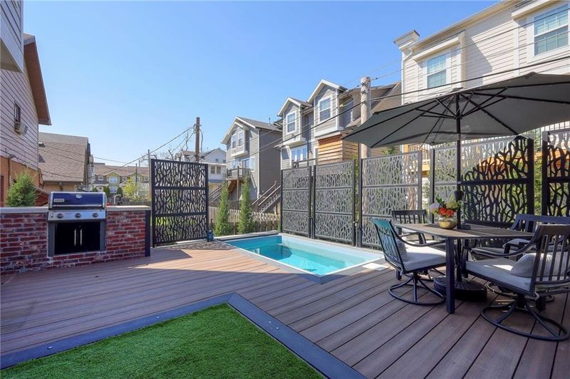 716 W 45th St, Kansas City, MO 64111