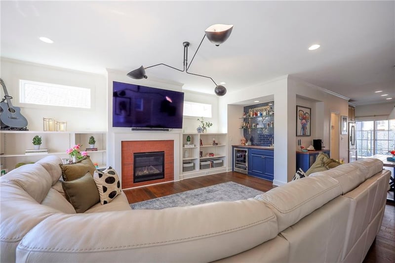 716 W 45th St, Kansas City, MO 64111