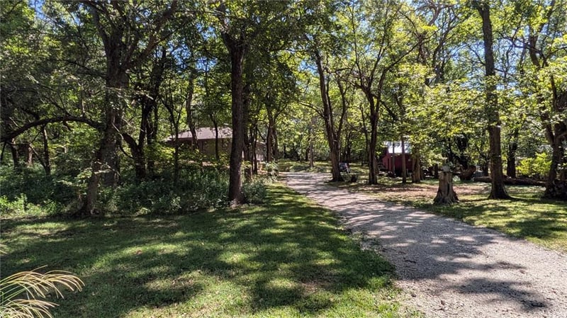 22001 S Hedge Hill Dr, Pleasant Hill, MO 64080