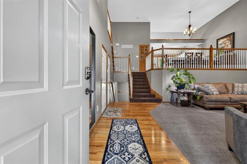 108 NE Gaslight Ln, Blue Springs, MO 64014