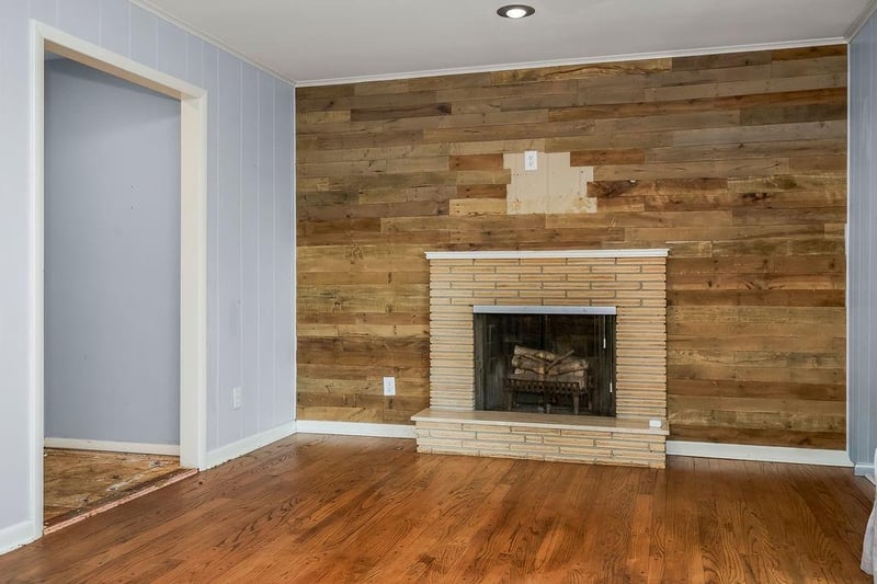 9733 Walnut St, Kansas City, MO 64114