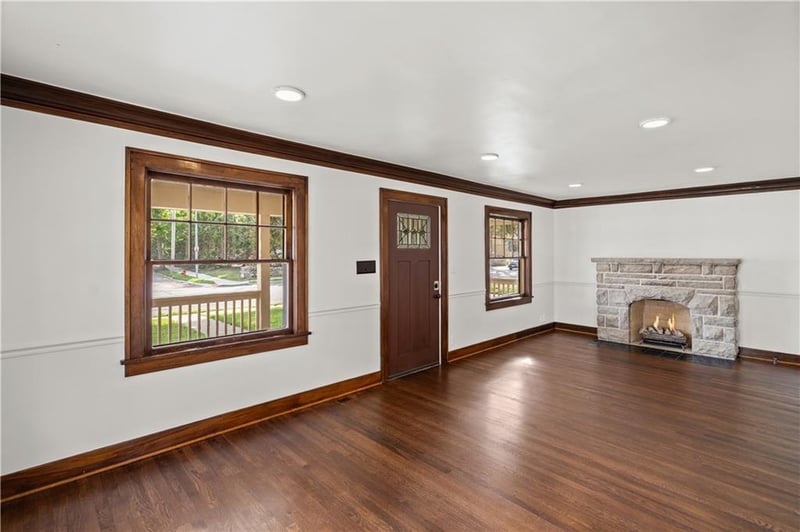 300 E 75th St, Kansas City, MO 64114