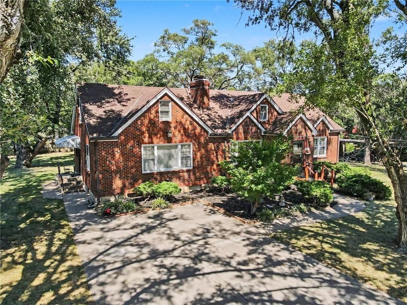 10910 W 67 St, Shawnee, KS 66203