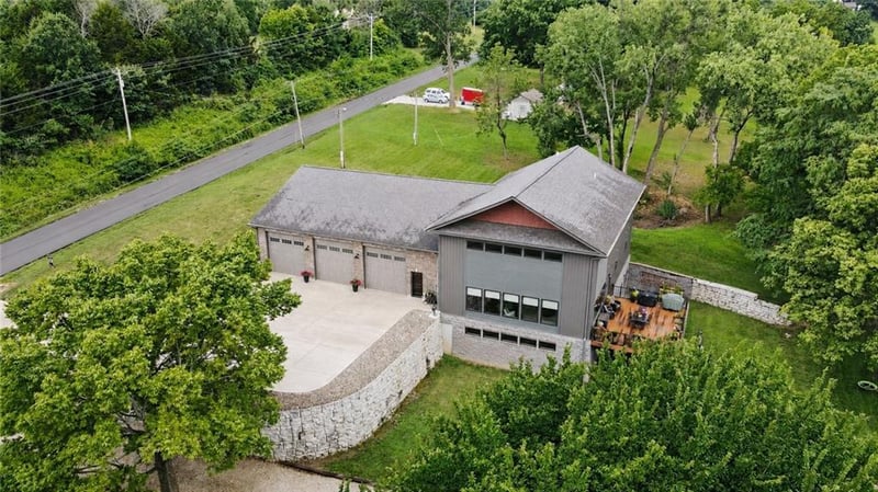 300 SE 30th St, Oak Grove, MO 64075