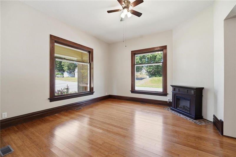 2420 Jules St, St Joseph, MO 64501