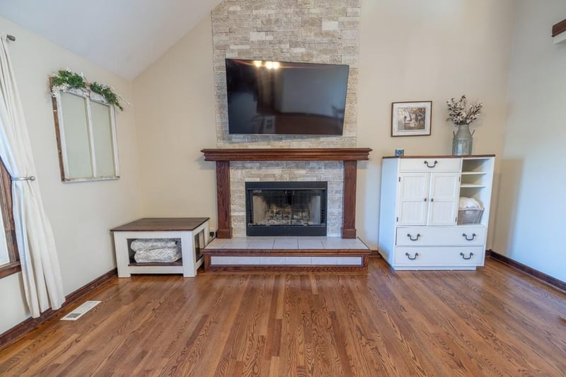 302 SW Bobcat Cir, Oak Grove, MO 64075