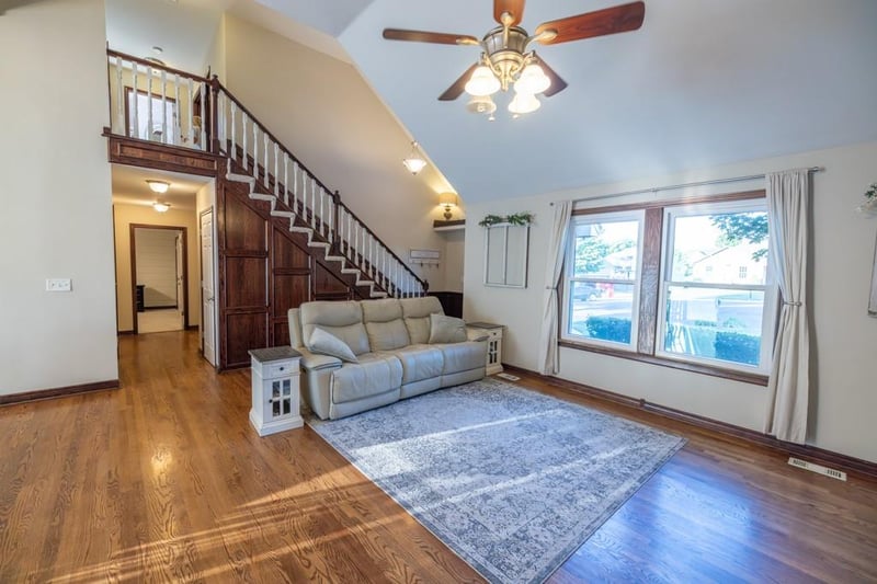 302 SW Bobcat Cir, Oak Grove, MO 64075