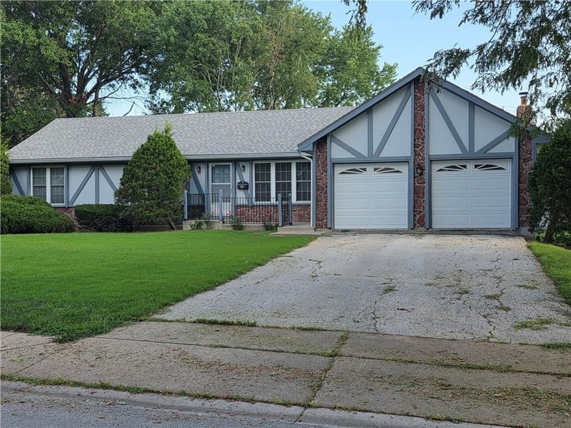1121 W Elm Ter, Olathe, KS 66061