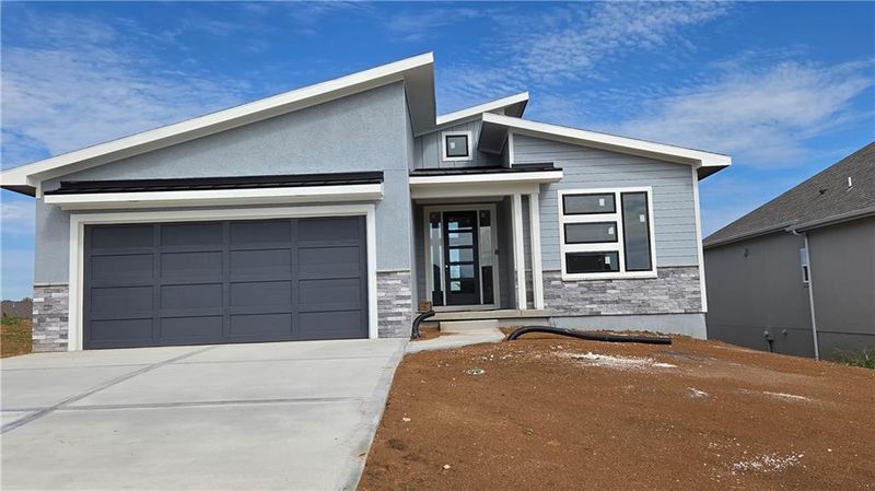 16975 S Cheshire St, Olathe, KS 66062