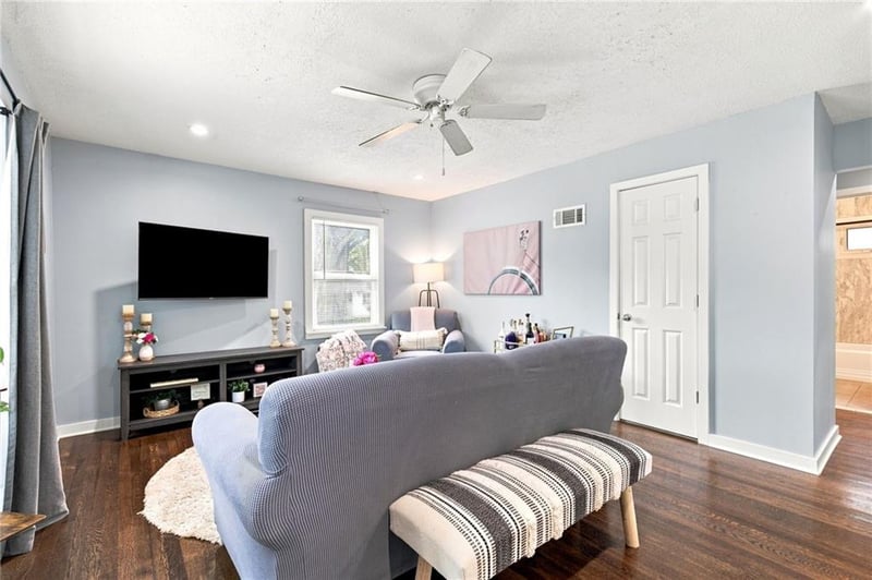 307 SE 6th St, Lee's Summit, MO 64063