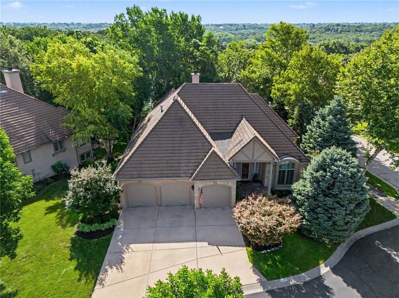 11359 El Monte Ct, Leawood, KS 66211