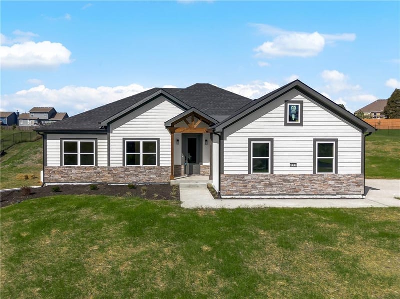 803 Kellogg St, Pleasant Hill, MO 64080