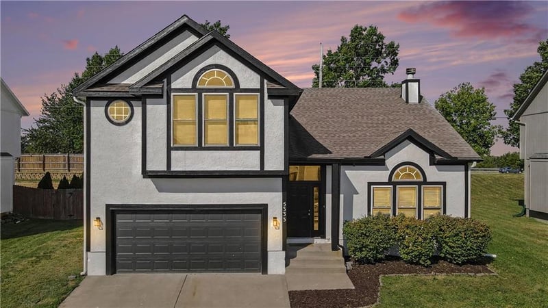 5333 NE Holiday Dr, Lee's Summit, MO 64064