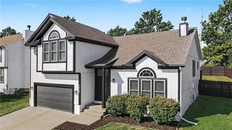 5333 NE Holiday Dr, Lee's Summit, MO 64064