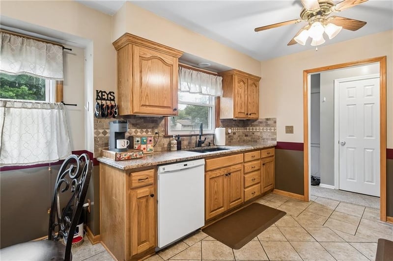 8605 W 80th Ter, Overland Park, KS 66204