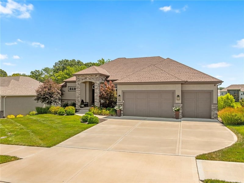 7715 N Wallace Ave, Kansas City, MO 64158