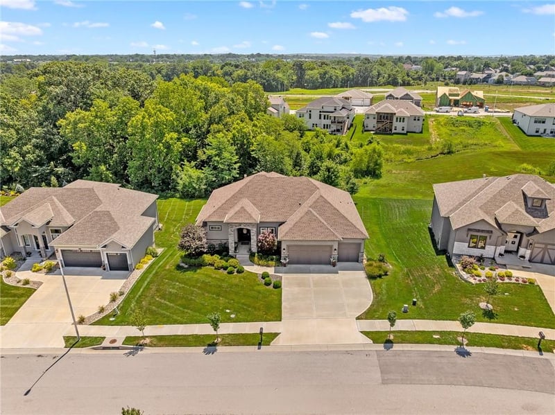 7715 N Wallace Ave, Kansas City, MO 64158