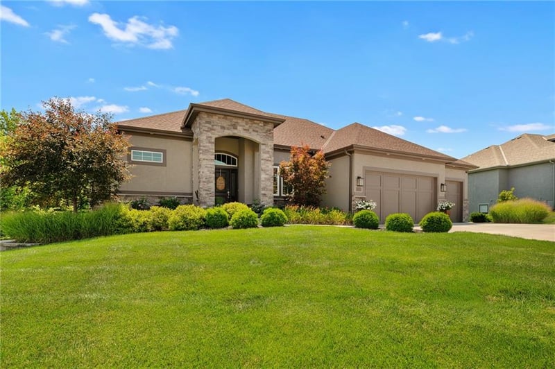 7715 N Wallace Ave, Kansas City, MO 64158