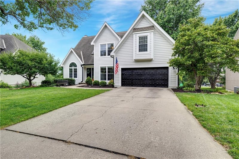 13812 Meadow Ln, Leawood, KS 66224