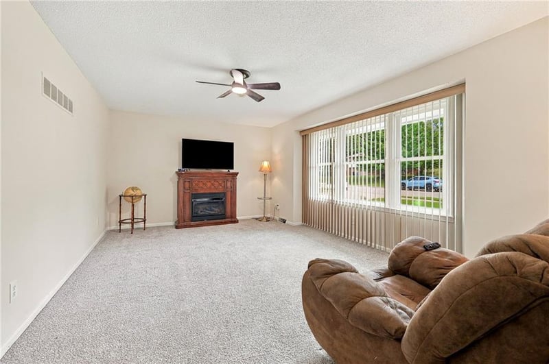 6728 Manchester Ave, Kansas City, MO 64133