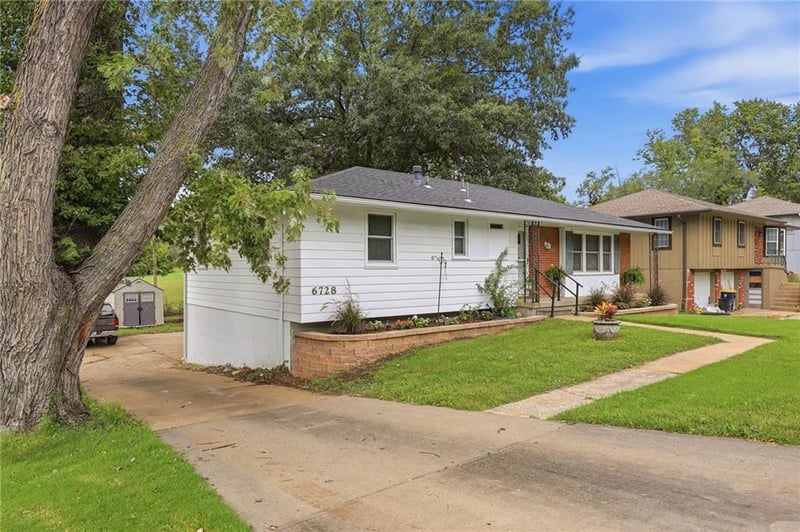 6728 Manchester Ave, Kansas City, MO 64133