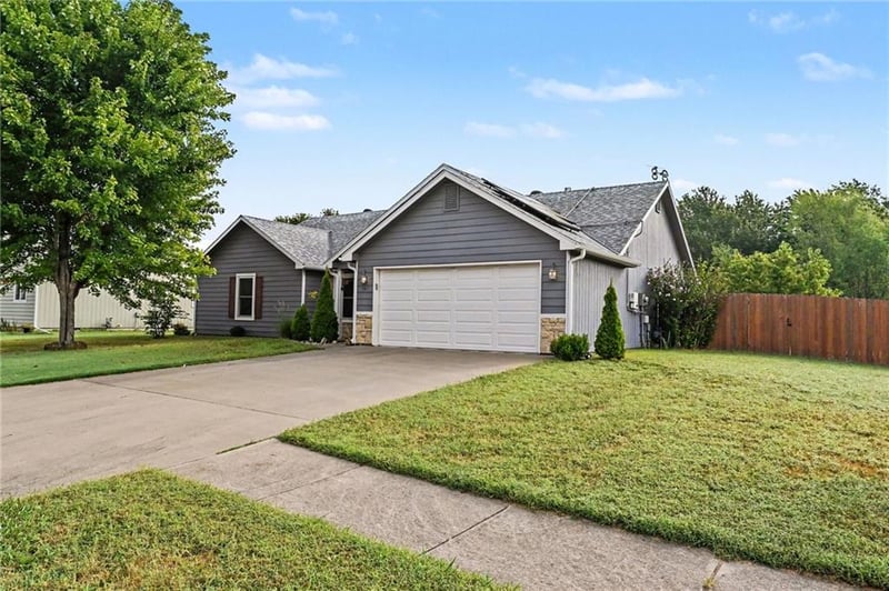 747 S Beech St, Ottawa, KS 66067