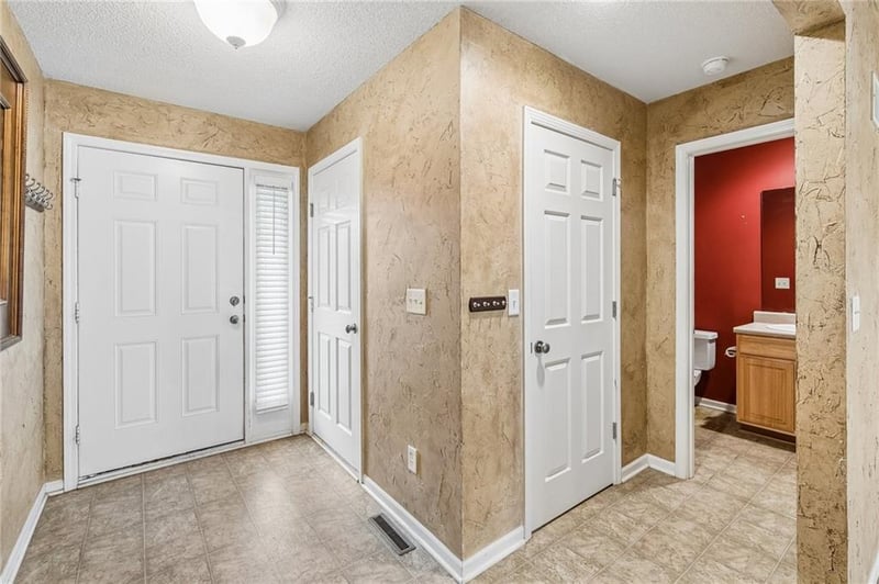 13108 Washington Ct, Kansas City, KS 66109