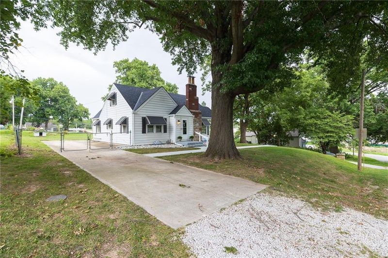 9314 E 36th Ter, Kansas City, MO 64133