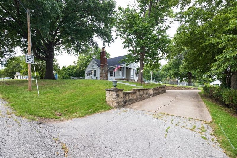 9314 E 36th Ter, Kansas City, MO 64133