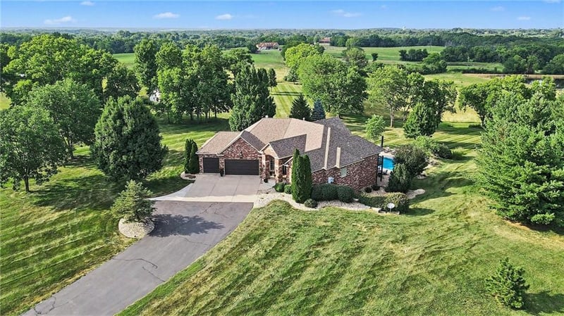4808 Ne 137th St, Smithville, MO 64089