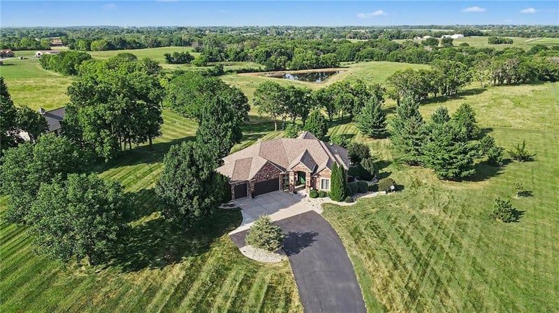 4808 Ne 137th St, Smithville, MO 64089