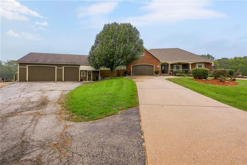 7514 S Buckner Tarsney Rd, Grain Valley, MO 64029