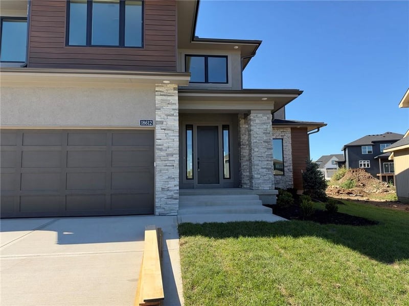 18612 Ironwood St, Overland Park, KS 66085