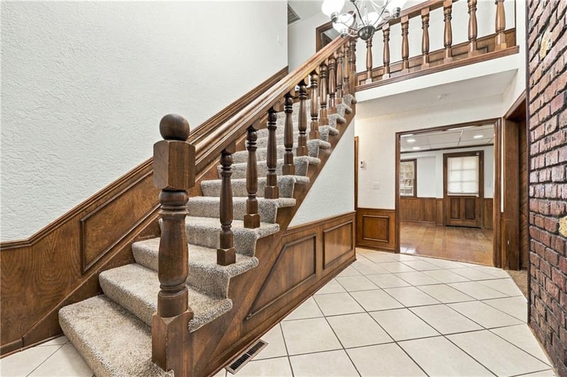 1600 Dana Dr, Blue Springs, MO 64014