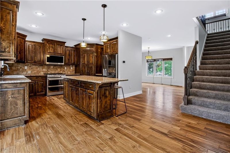 1236 Vivian Dr, Warrensburg, MO 64093