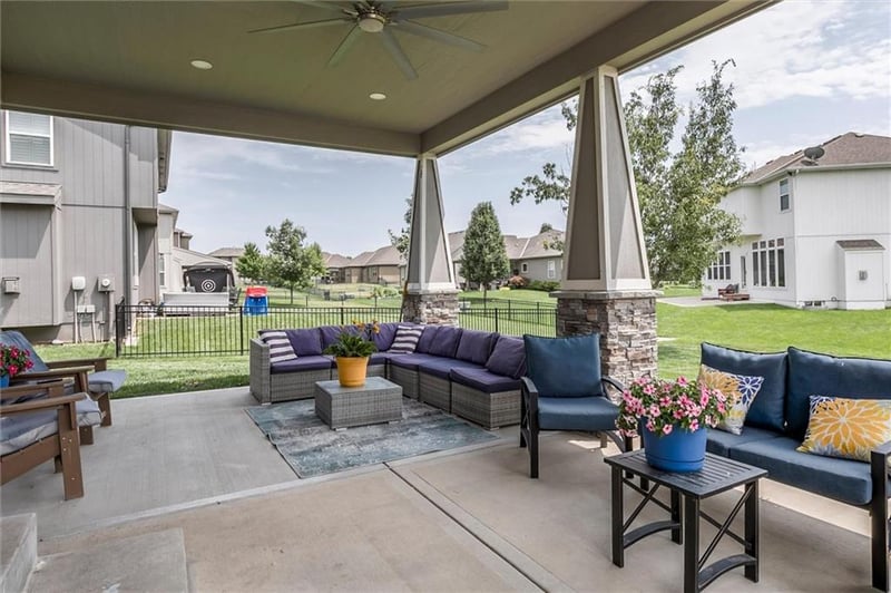 18523 W 193rd Ter, Spring Hill, KS 66083