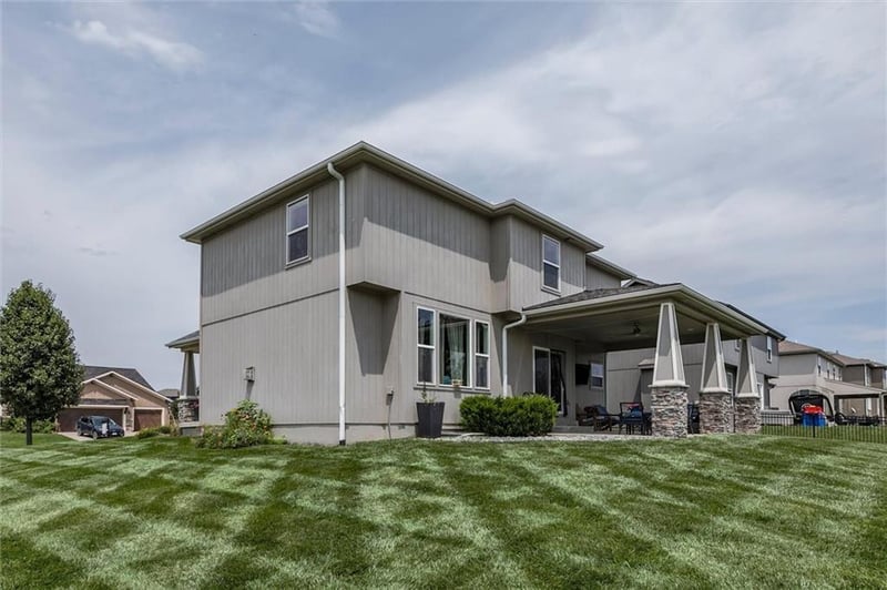 18523 W 193rd Ter, Spring Hill, KS 66083